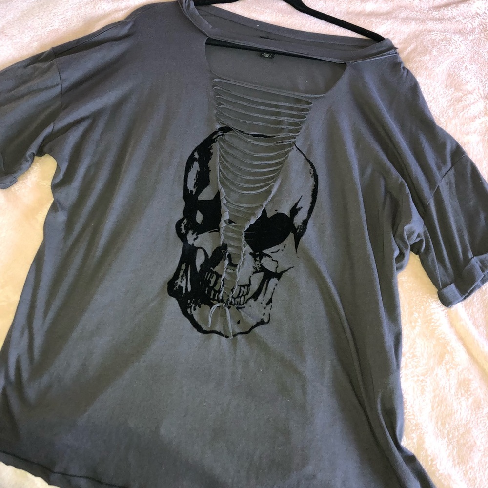 Grey skull tee